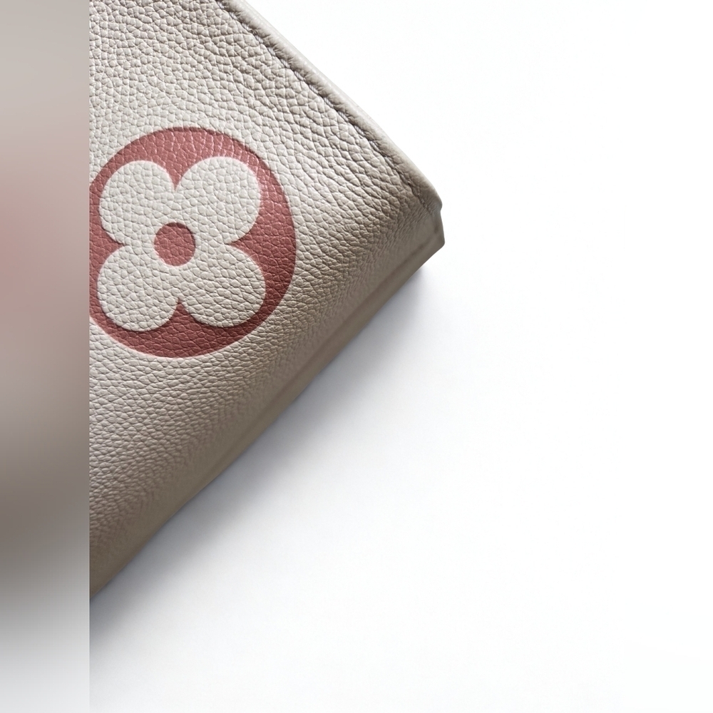 Louis Vuitton Onthego MM Giant Empreinte | Creme & Rose Trianon | Excellent - Picture 4 of 7